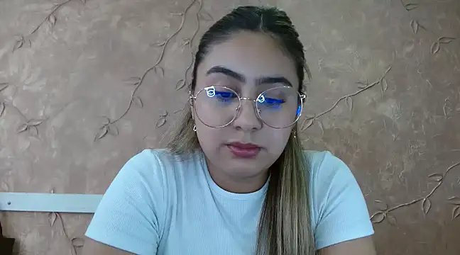 Snapshot of Miabonnett_ chatting on March 2025 09:21:01 PM Miabonnett online show from March 2025 09:21:01 PM