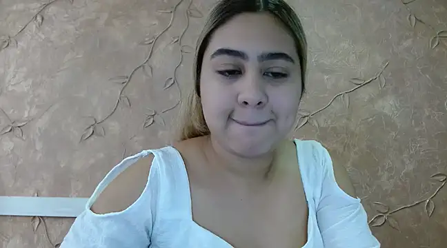 Snapshot of Miabonnett_ chatting on March 2025 12:02:02 PM Miabonnett online show from March 2025 12:02:02 PM