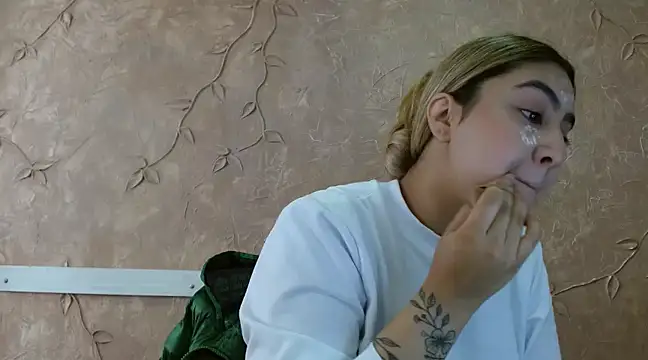 Snapshot of Miabonnett_ chatting on March 2025 12:03:01 PM Miabonnett online show from March 2025 12:03:01 PM