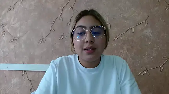 Snapshot of Miabonnett_ chatting on March 2025 03:10:02 PM Miabonnett online show from March 2025 03:10:02 PM