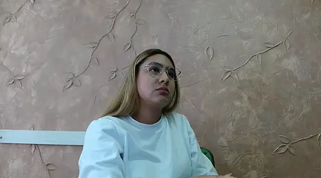 Snapshot of Miabonnett_ chatting on March 2025 06:15:02 PM Miabonnett online show from March 2025 06:15:02 PM