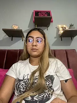 Snapshot of Miabonnett_ chatting on March 2025 10:18:02 PM Miabonnett online show from March 2025 10:18:02 PM