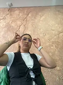 Snapshot of Miabonnett_ chatting on March 2025 06:18:01 PM Miabonnett online show from March 2025 06:18:01 PM