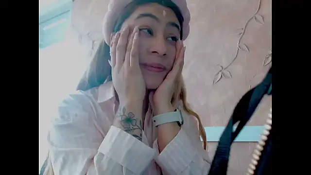 Snapshot of Miabonnett_ chatting on October 2025 12:11:01 PM Miabonnett online show from October 2025 12:11:01 PM