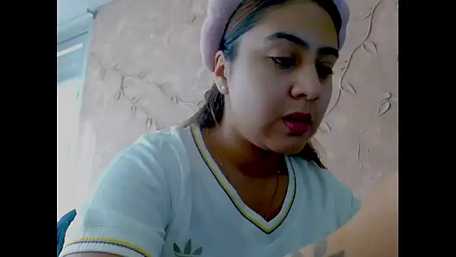 Snapshot of Miabonnett_ chatting on October 2025 12:23:02 PM Miabonnett online show from October 2025 12:23:02 PM