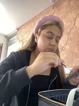 Snapshot of Miabonnett_ chatting on October 2025 12:05:02 PM Miabonnett online show from October 2025 12:05:02 PM