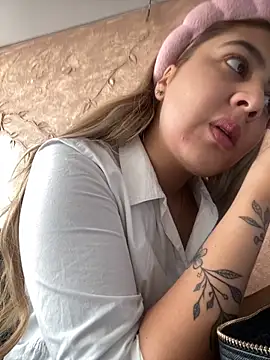 Snapshot of Miabonnett_ chatting on October 2025 12:05:02 PM Miabonnett online show from October 2025 12:05:02 PM