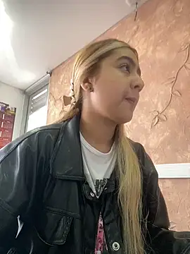 Snapshot of Miabonnett_ chatting on October 2025 12:09:01 PM Miabonnett online show from October 2025 12:09:01 PM