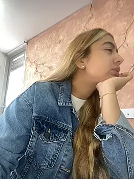 Snapshot of Miabonnett_ chatting on November 2025 12:16:01 PM Miabonnett online show from November 2025 12:16:01 PM