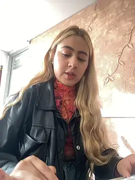 Snapshot of Miabonnett_ chatting on November 2025 12:05:02 PM Miabonnett online show from November 2025 12:05:02 PM