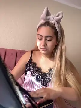 Snapshot of Miabonnett_ chatting on November 2025 12:27:01 PM Miabonnett online show from November 2025 12:27:01 PM