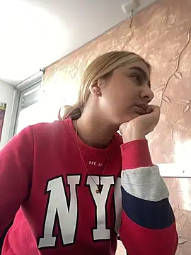 Snapshot of Miabonnett_ chatting on November 2025 12:05:02 PM Miabonnett online show from November 2025 12:05:02 PM