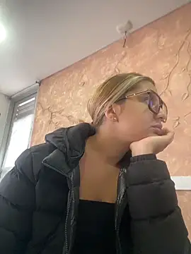 Snapshot of Miabonnett_ chatting on November 2025 12:16:01 PM Miabonnett online show from November 2025 12:16:01 PM