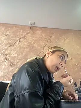 Snapshot of Miabonnett_ chatting on November 2025 12:15:02 PM Miabonnett online show from November 2025 12:15:02 PM