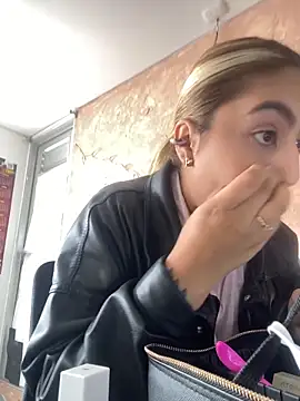 Snapshot of Miabonnett_ chatting on November 2025 12:15:02 PM Miabonnett online show from November 2025 12:15:02 PM