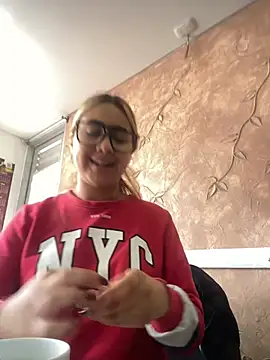 Snapshot of Miabonnett_ chatting on December 2025 12:21:02 PM Miabonnett online show from December 2025 12:21:02 PM