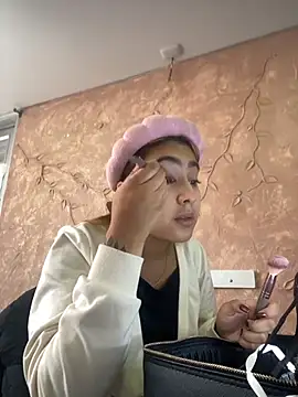 Snapshot of Miabonnett_ chatting on December 2025 12:14:02 PM Miabonnett online show from December 2025 12:14:02 PM