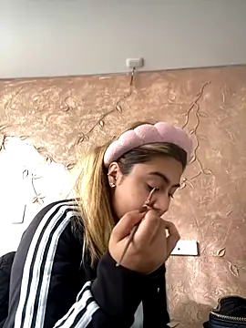 Snapshot of Miabonnett_ chatting on December 2025 12:25:02 PM Miabonnett online show from December 2025 12:25:02 PM