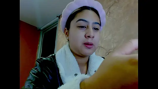 Miabonnett  online show from January 2026 12:19:01 PM