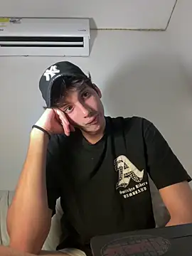 Snapshot of CamiloXx04 chatting on February 2025 03:11:02 AM CamiloXx04 online show from February 2025 03:11:02 AM