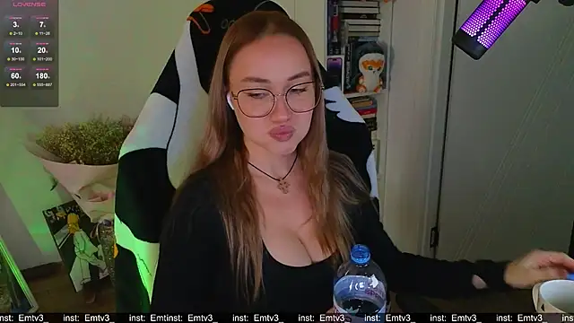 Snapshot of Emili1- chatting on November 2025 08:46:02 AM Emili1- online show from November 2025 08:46:02 AM