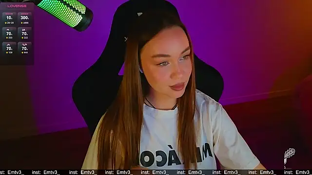 Snapshot of Emili1- chatting on April 2026 10:05:02 AM Emili1- online show from April 2026 10:05:02 AM