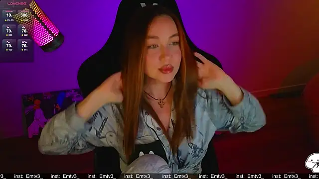 Snapshot of Emili1- chatting on May 2026 10:00:01 AM Emili1- online show from May 2026 10:00:01 AM