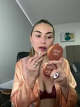 Snapshot of emma_oxford chatting on April 2026 10:29:02 PM emma oxford online show from April 2026 10:29:02 PM