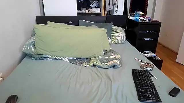 Snapshot of Marconudeboi chatting on March 2026 07:43:01 AM Marconudeboi online show from March 2026 07:43:01 AM