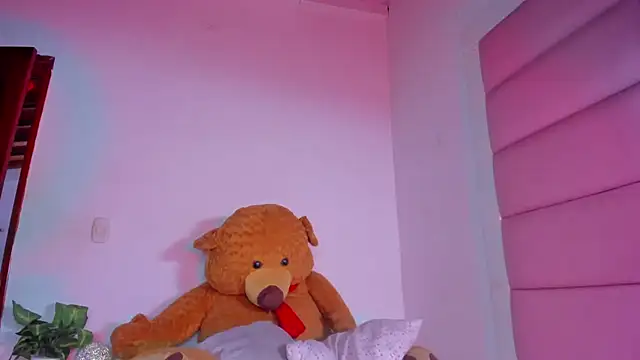 little-Emma online show from September 2025 03:17:02 AM