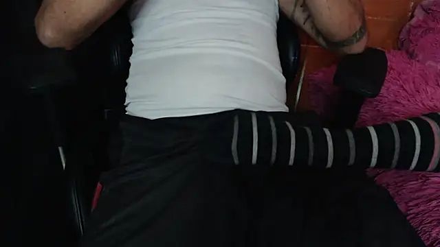 Snapshot of OldManAndGirlishLady chatting on February 2025 02:04:01 AM OldManAndGirlishLady online show from February 2025 02:04:01 AM