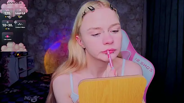 Snapshot of Milia_Parker chatting on March 2026 01:33:02 AM Milia Parker online show from March 2026 01:33:02 AM