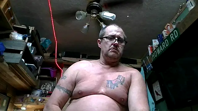 Snapshot of FKHoward chatting on April 2026 12:30:02 AM FKHoward online show from April 2026 12:30:02 AM