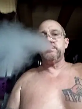 Snapshot of FKHoward chatting on April 2026 12:12:01 PM FKHoward online show from April 2026 12:12:01 PM