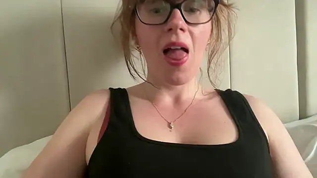 redheadrosie69 online show from April 2026 02:14:02 PM