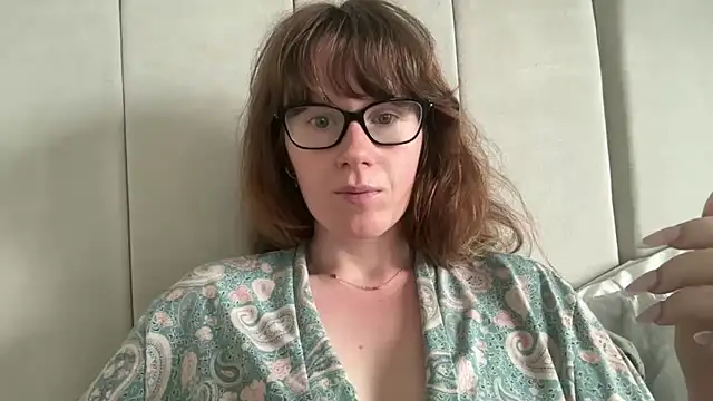 Snapshot of redheadrosie69 chatting on May 2026 08:54:01 AM redheadrosie69 online show from May 2026 08:54:01 AM