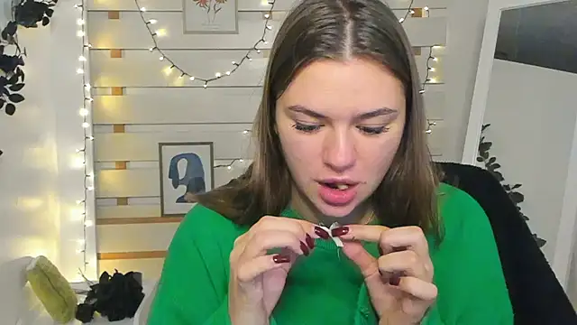 Josephine Kiss online show from November 2025 06:12:01 AM