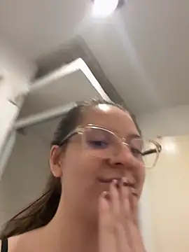 Snapshot of livgomez chatting on October 2025 11:12:02 PM livgomez online show from October 2025 11:12:02 PM