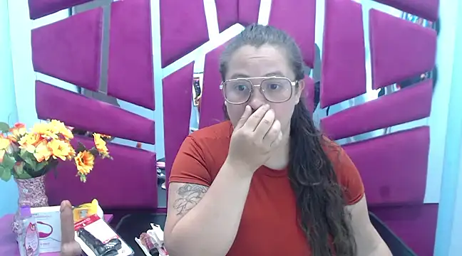 Snapshot of SaraThomso chatting on February 2025 03:02:02 AM SaraThomso online show from February 2025 03:02:02 AM