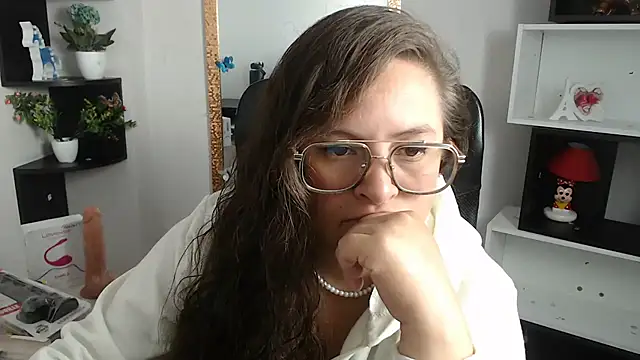 Snapshot of SaraThomso chatting on March 2025 03:16:01 AM SaraThomso online show from March 2025 03:16:01 AM