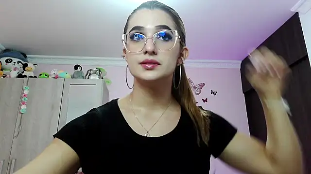 Snapshot of caroline_jonson chatting on December 2024 07:29:02 PM caroline jonson online show from December 2024 07:29:02 PM