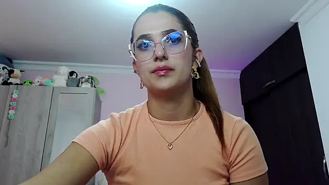 Snapshot of caroline_jonson chatting on January 2025 07:01:02 PM caroline jonson online show from January 2025 07:01:02 PM