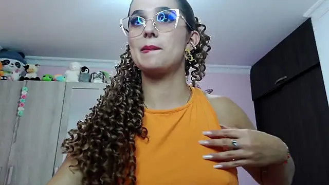 Snapshot of caroline_jonson chatting on February 2025 08:24:01 PM caroline jonson online show from February 2025 08:24:01 PM