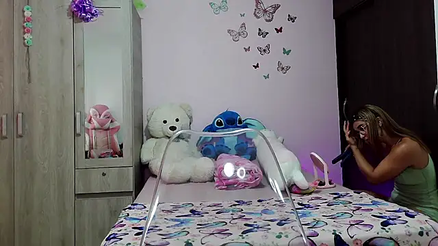 Snapshot of caroline_jonson chatting on February 2025 04:56:02 PM caroline jonson online show from February 2025 04:56:02 PM