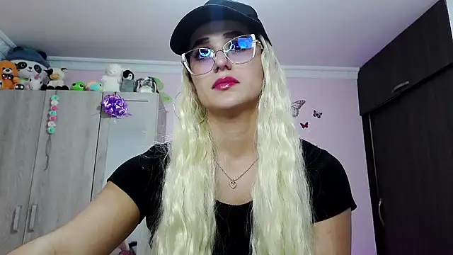 Snapshot of caroline_jonson chatting on February 2025 09:59:01 PM caroline jonson online show from February 2025 09:59:01 PM