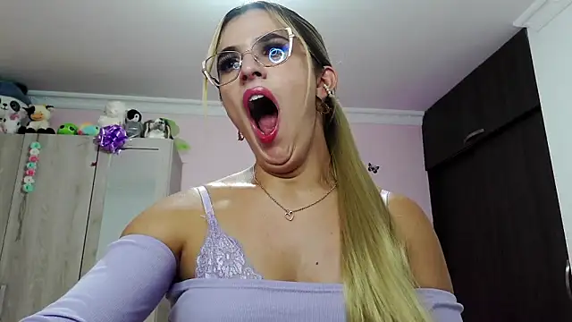 Snapshot of caroline_jonson chatting on February 2025 09:55:01 PM caroline jonson online show from February 2025 09:55:01 PM