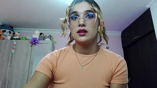 Snapshot of caroline_jonson chatting on March 2025 05:39:02 PM caroline jonson online show from March 2025 05:39:02 PM