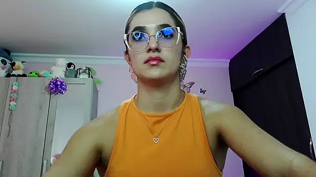 Snapshot of caroline_jonson chatting on March 2025 06:18:01 PM caroline jonson online show from March 2025 06:18:01 PM