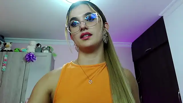 Snapshot of caroline_jonson chatting on March 2025 09:21:01 PM caroline jonson online show from March 2025 09:21:01 PM