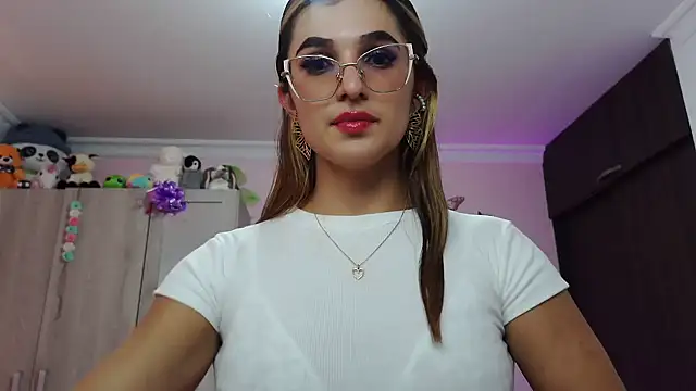 Snapshot of caroline_jonson chatting on March 2025 05:53:02 PM caroline jonson online show from March 2025 05:53:02 PM